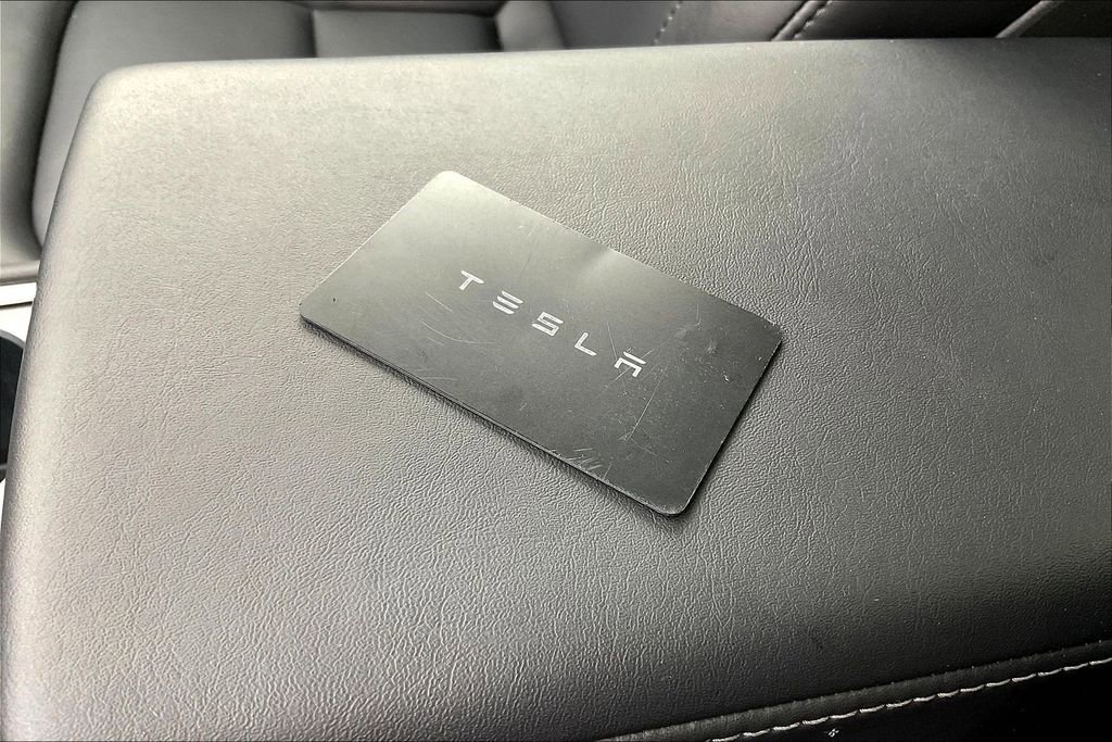 Used 2023 Tesla Model Y Performance image 34