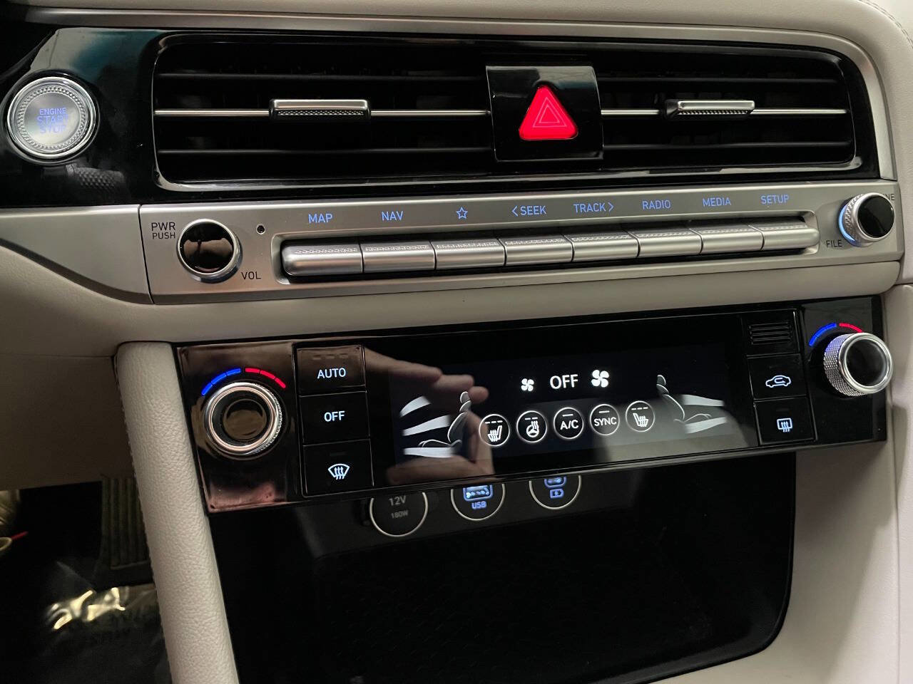 Used 2024 Genesis G70 2.5T image 33