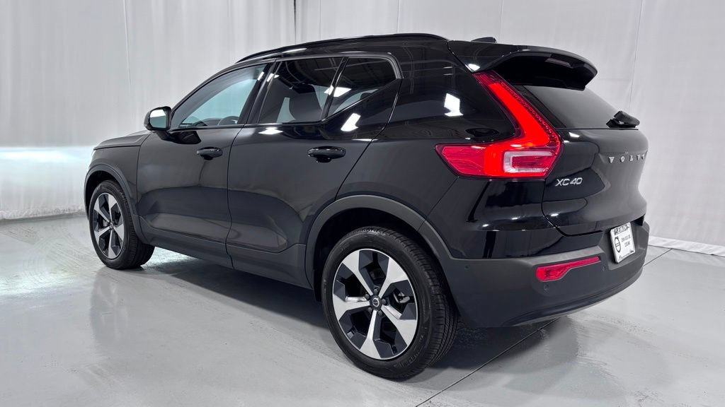 Certified 2025 Volvo XC40 B5 Plus AWD/4WD image 8