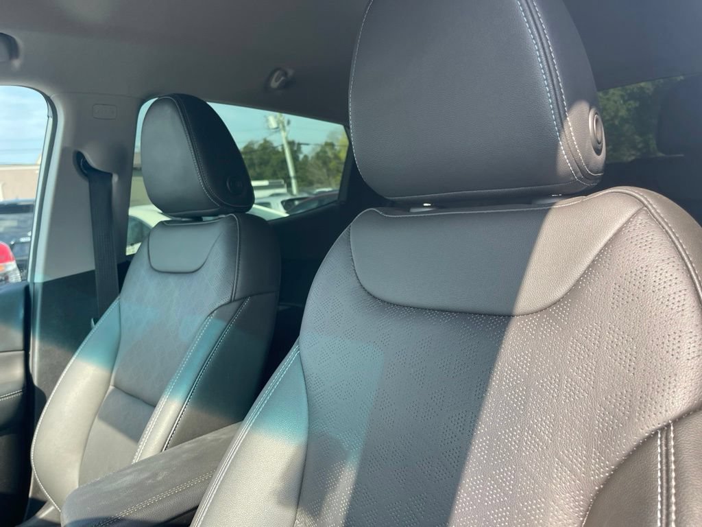 Used 2023 Chevrolet Bolt LT w/ Infotainment Package FWD image 9