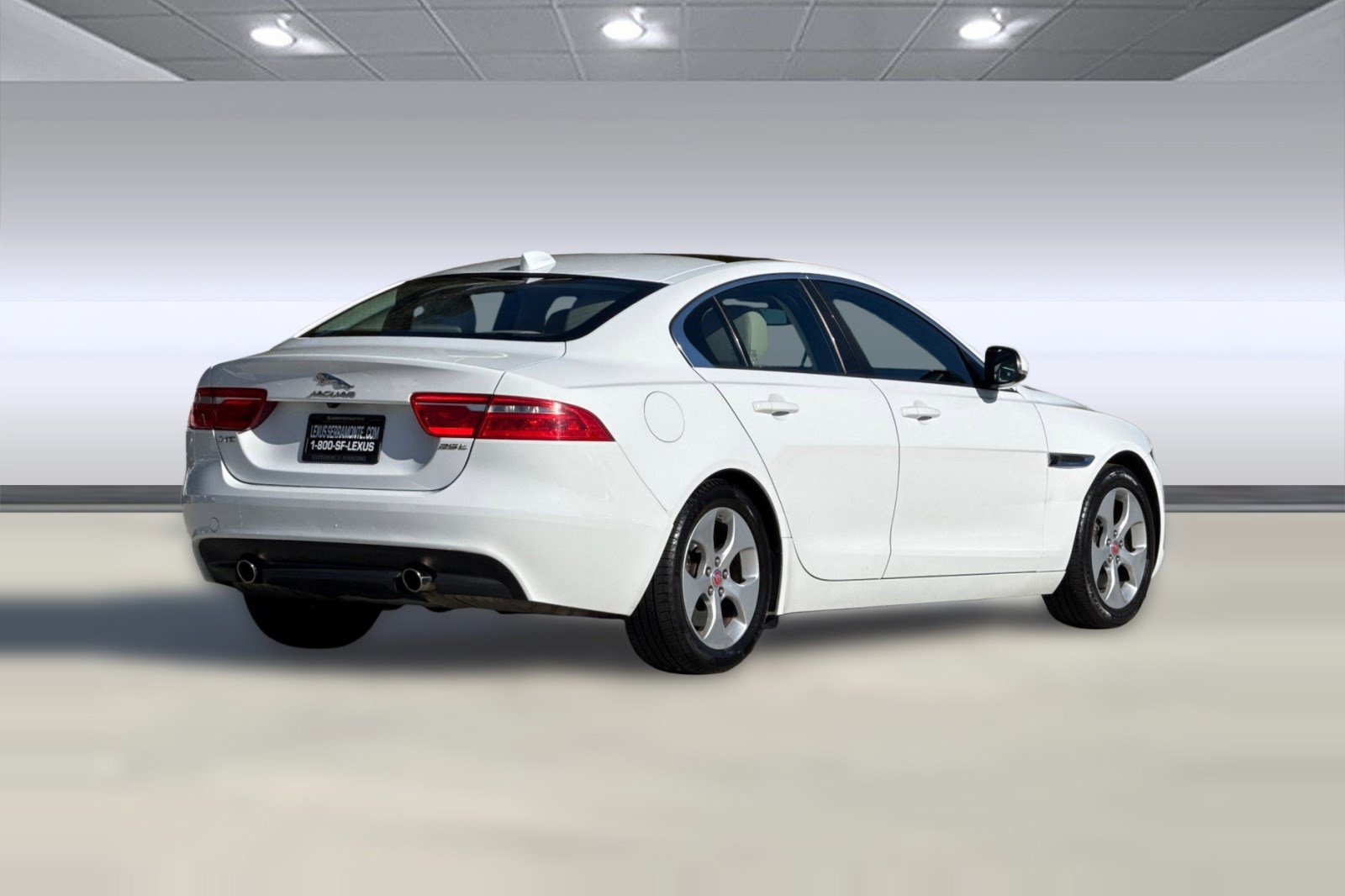 Used 2017 Jaguar XE 25t image 8