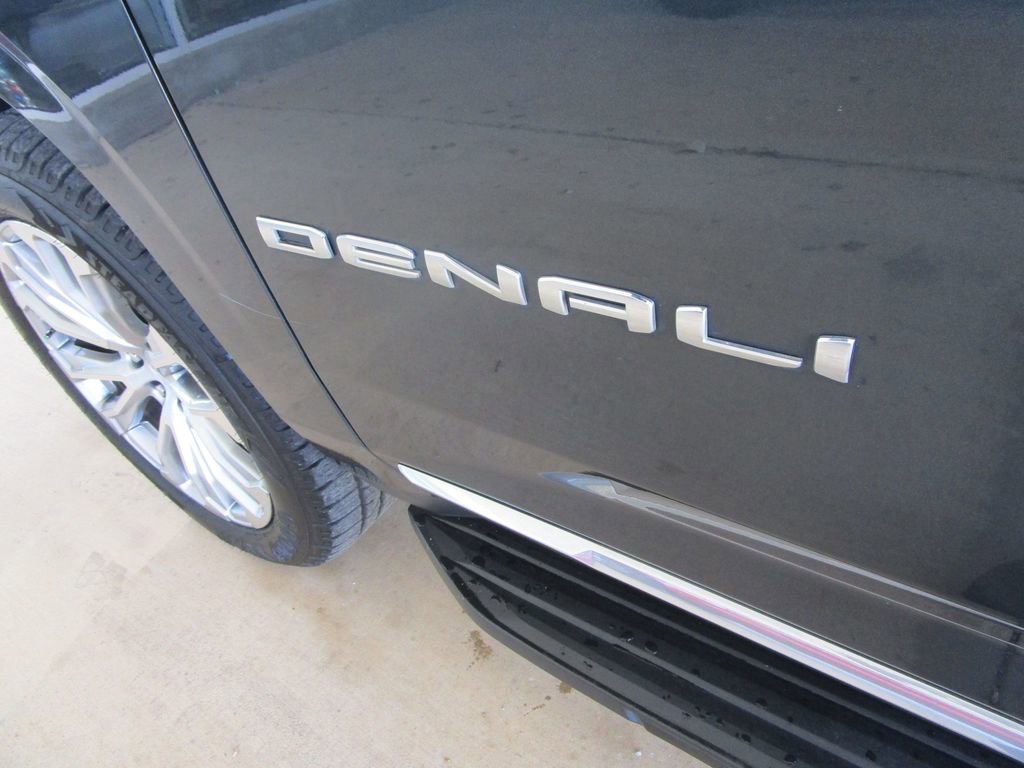 Used 2022 GMC Yukon XL Denali image 11
