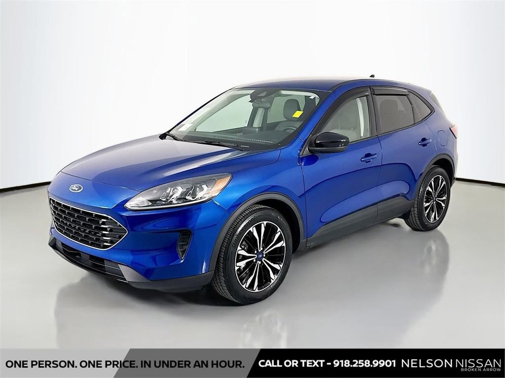Used 2022 Ford Escape SE w/ SE Sport Appearance Package image 1