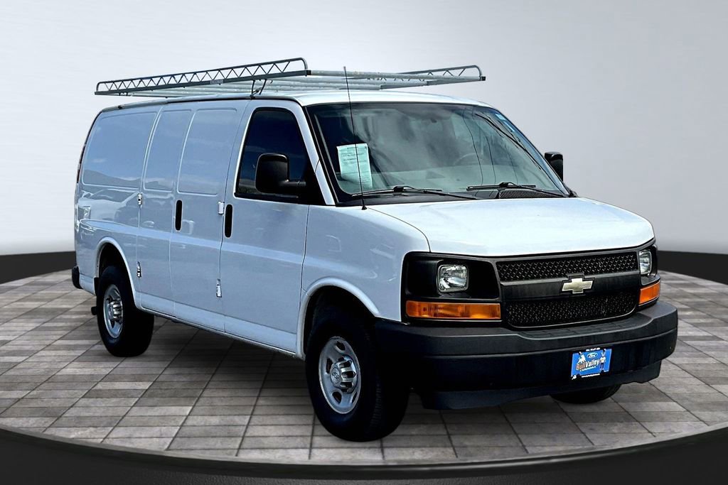 Used 2017 Chevrolet Express 2500 RWD image 1