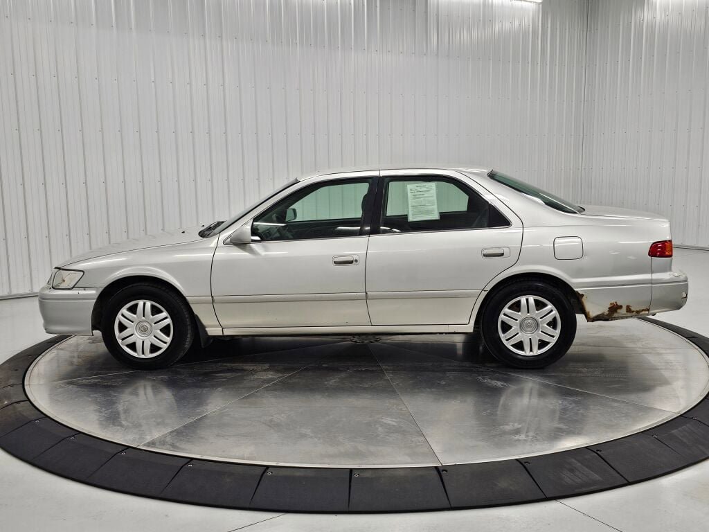 Used 2001 Toyota Camry LE image 2