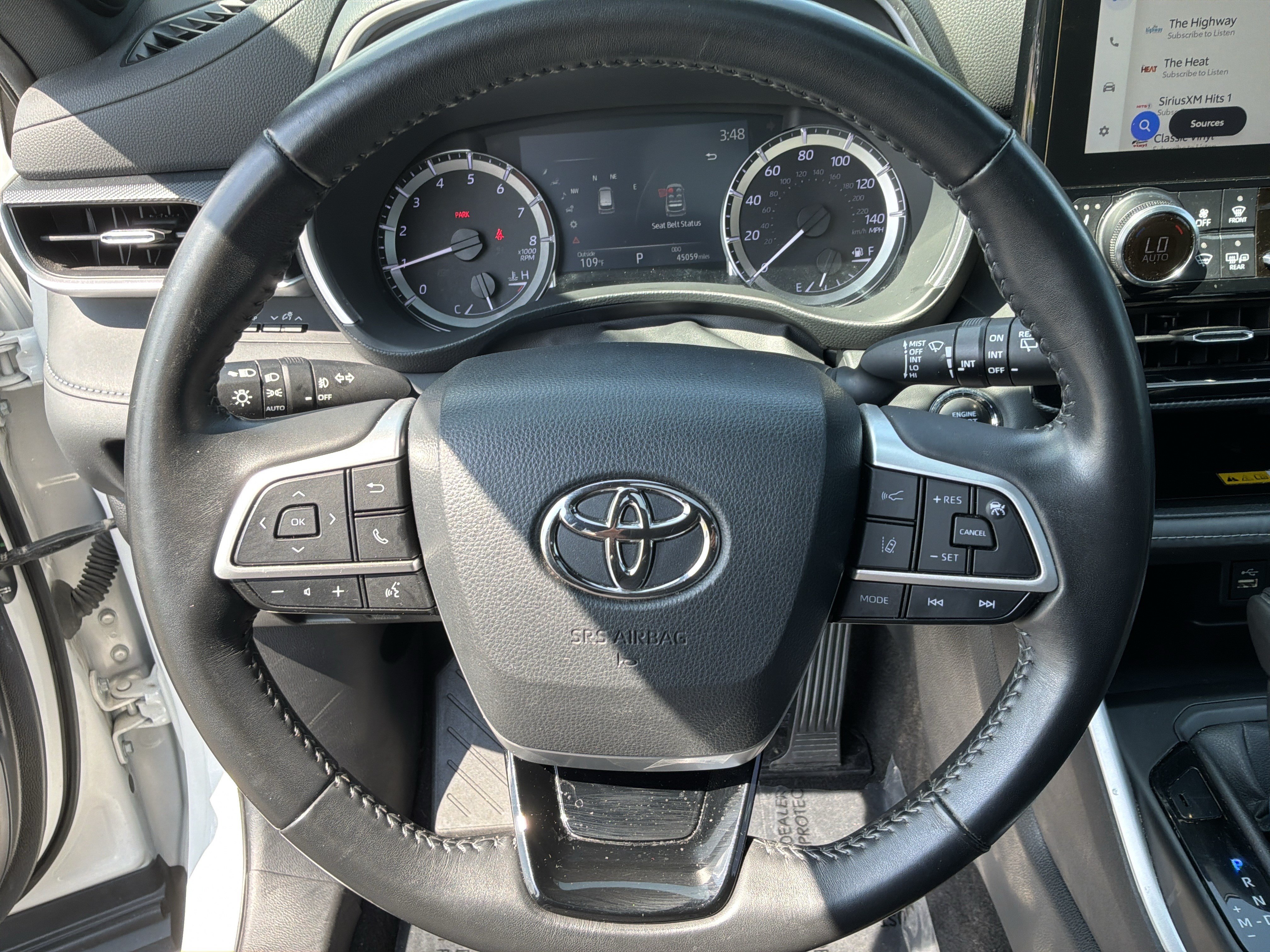 Used 2023 Toyota Highlander XSE FWD image 18