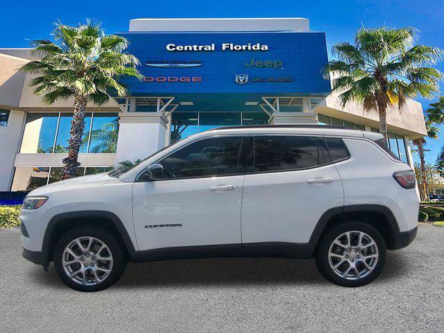 Certified 2023 Jeep Compass Latitude w/ Sun and Sound Group AWD/4WD image 8