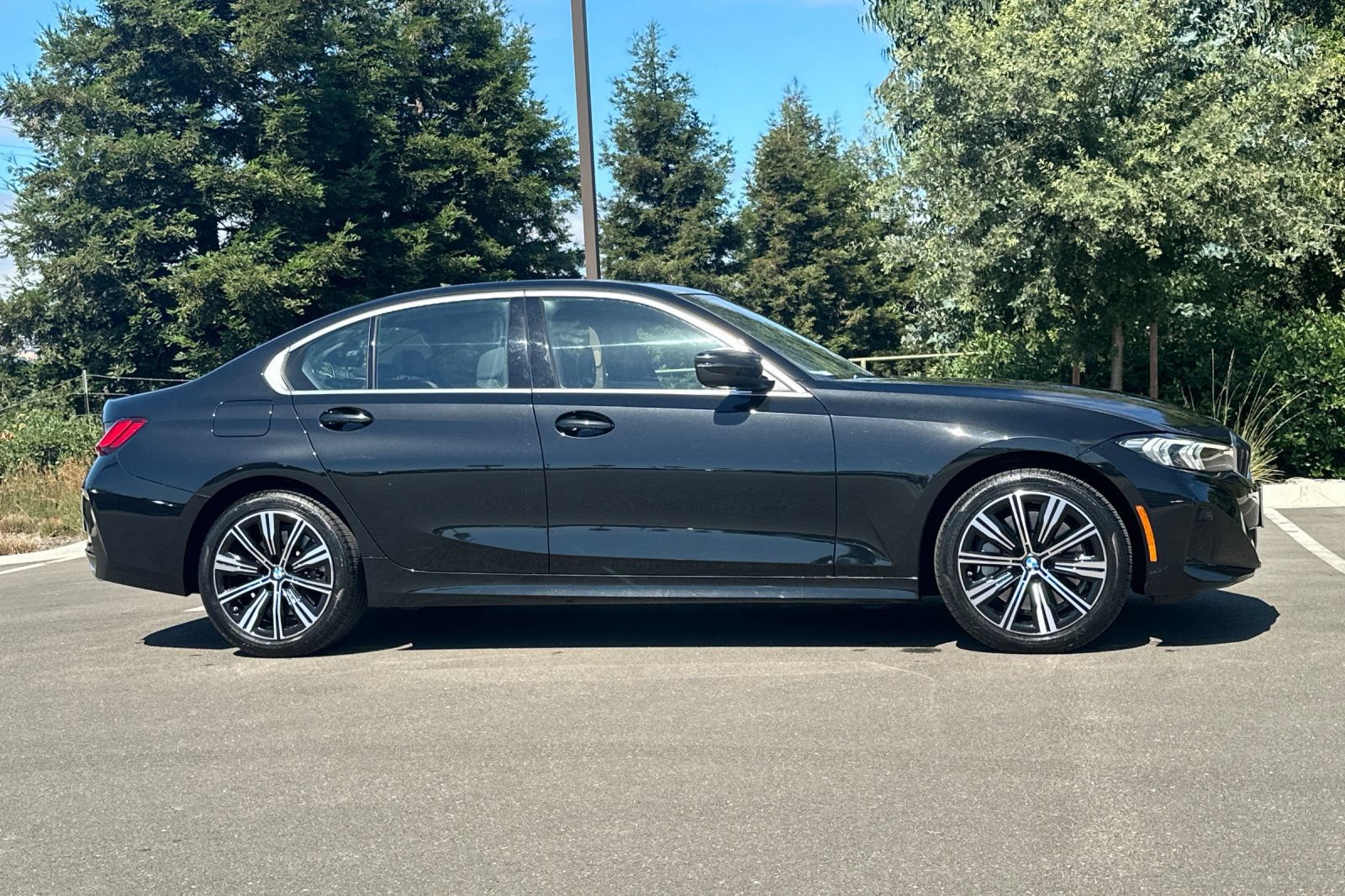 Used 2025 BMW 330i xDrive Sedan AWD/4WD image 3