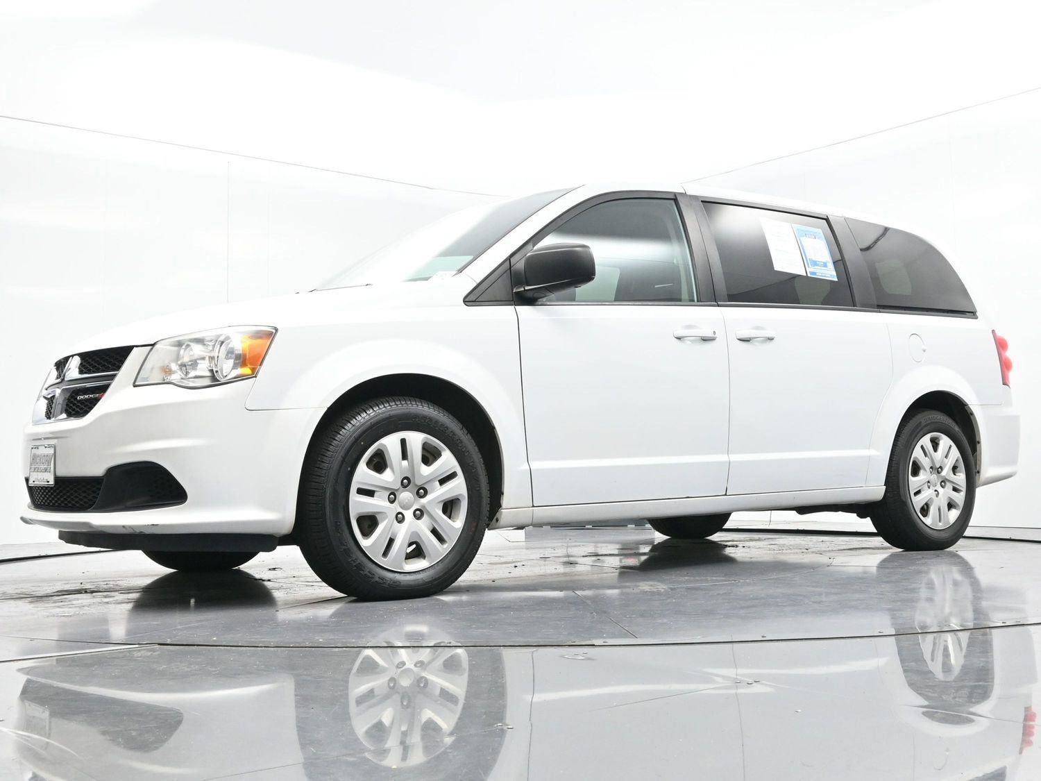 Used 2018 Dodge Grand Caravan SE w/ UConnect Hands-Free Group image 44