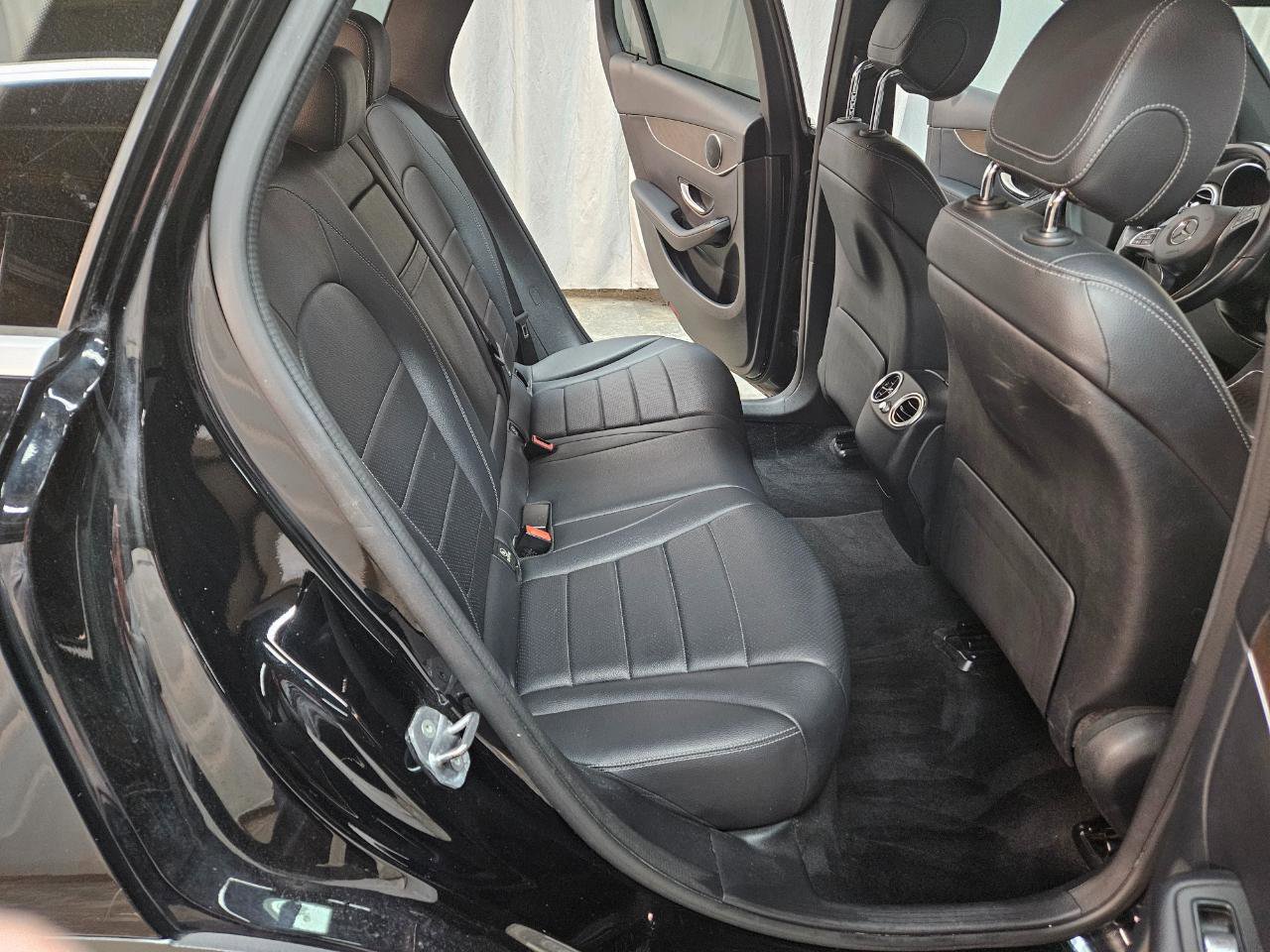 Used 2019 Mercedes-Benz GLC 300 4MATIC image 14