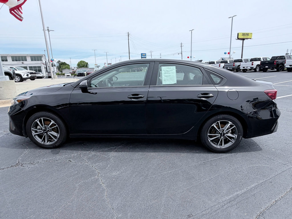 Used 2023 Kia Forte LXS w/ LXS Technology Package FWD image 5