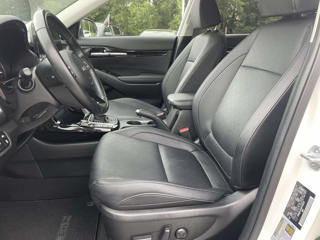 Used 2023 Kia Seltos EX AWD/4WD image 14