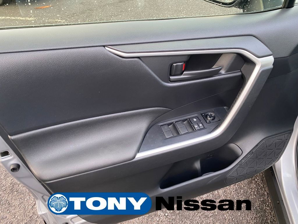 Used 2019 Toyota RAV4 LE image 30