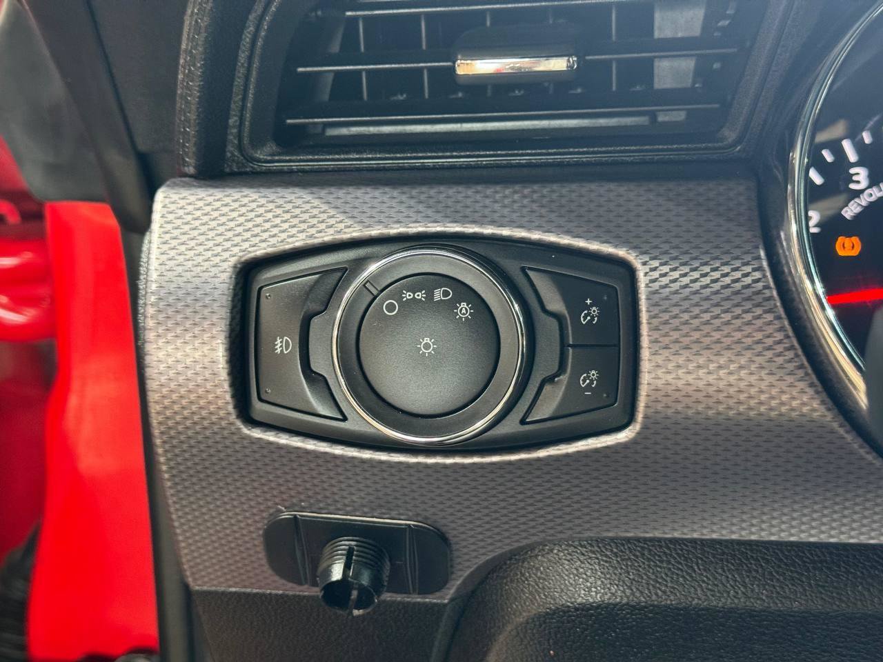 Used 2015 Ford Mustang Coupe RWD image 15