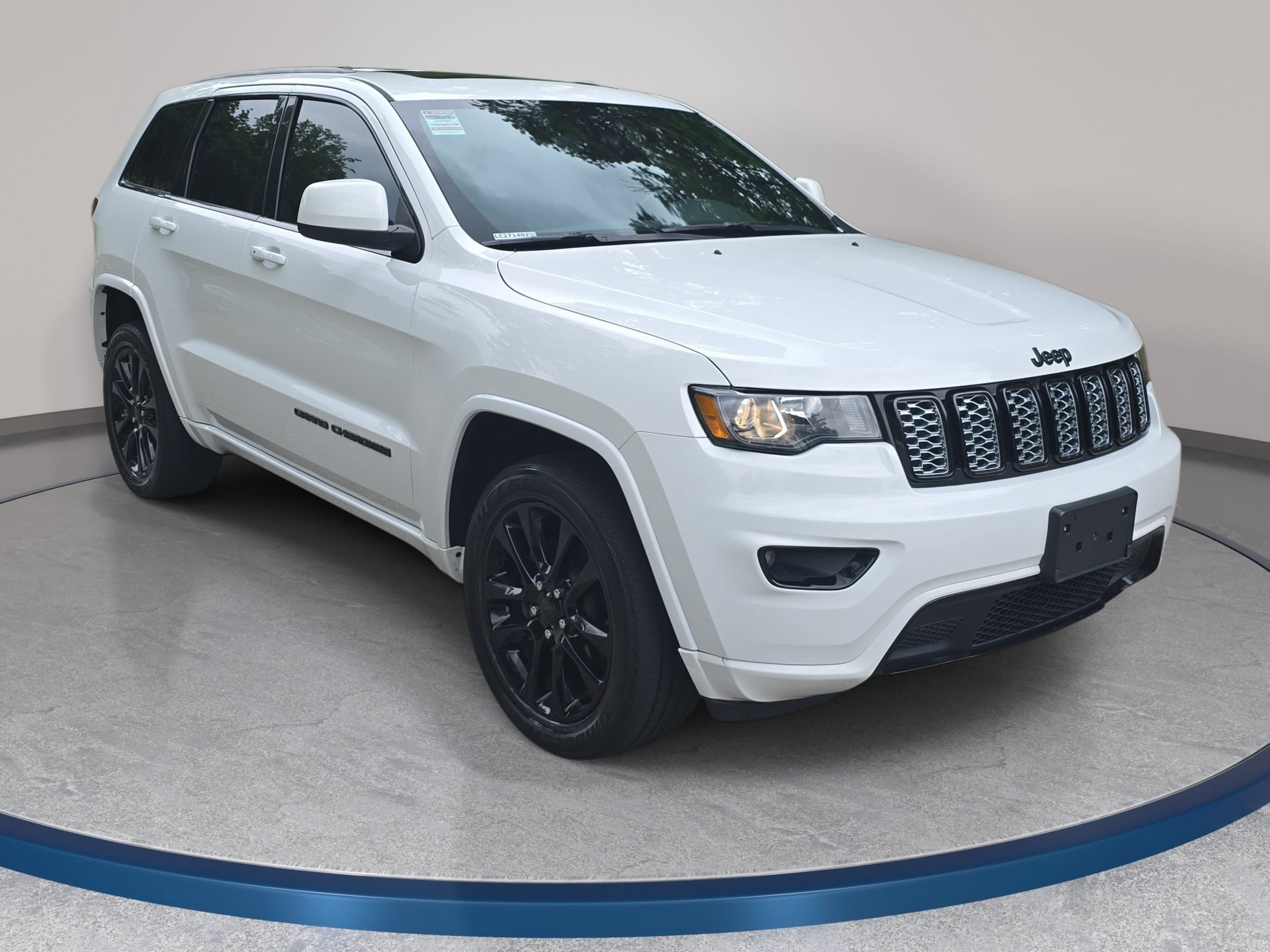 Used 2020 Jeep Grand Cherokee Altitude AWD/4WD image 3