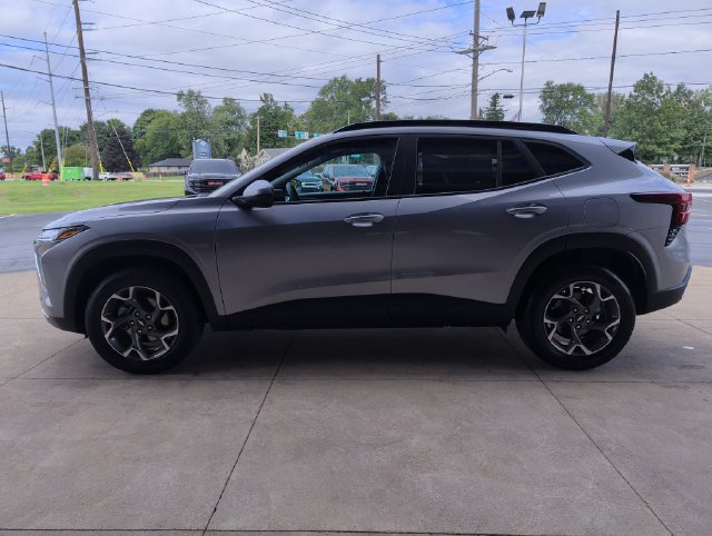 Used 2025 Chevrolet Trax LT FWD image 5