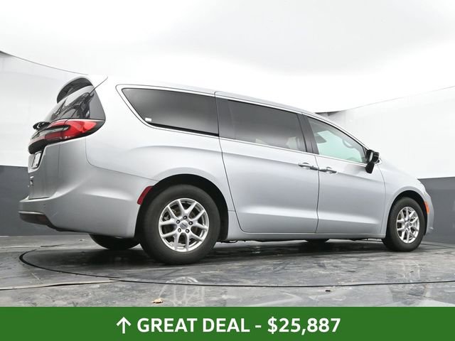 Used 2024 Chrysler Pacifica Touring-L image 52
