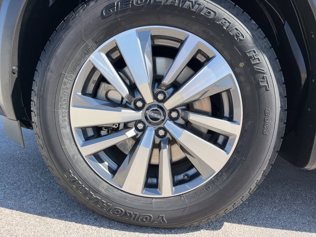 Used 2024 Nissan Pathfinder SL w/ Black Appearance Package image 12