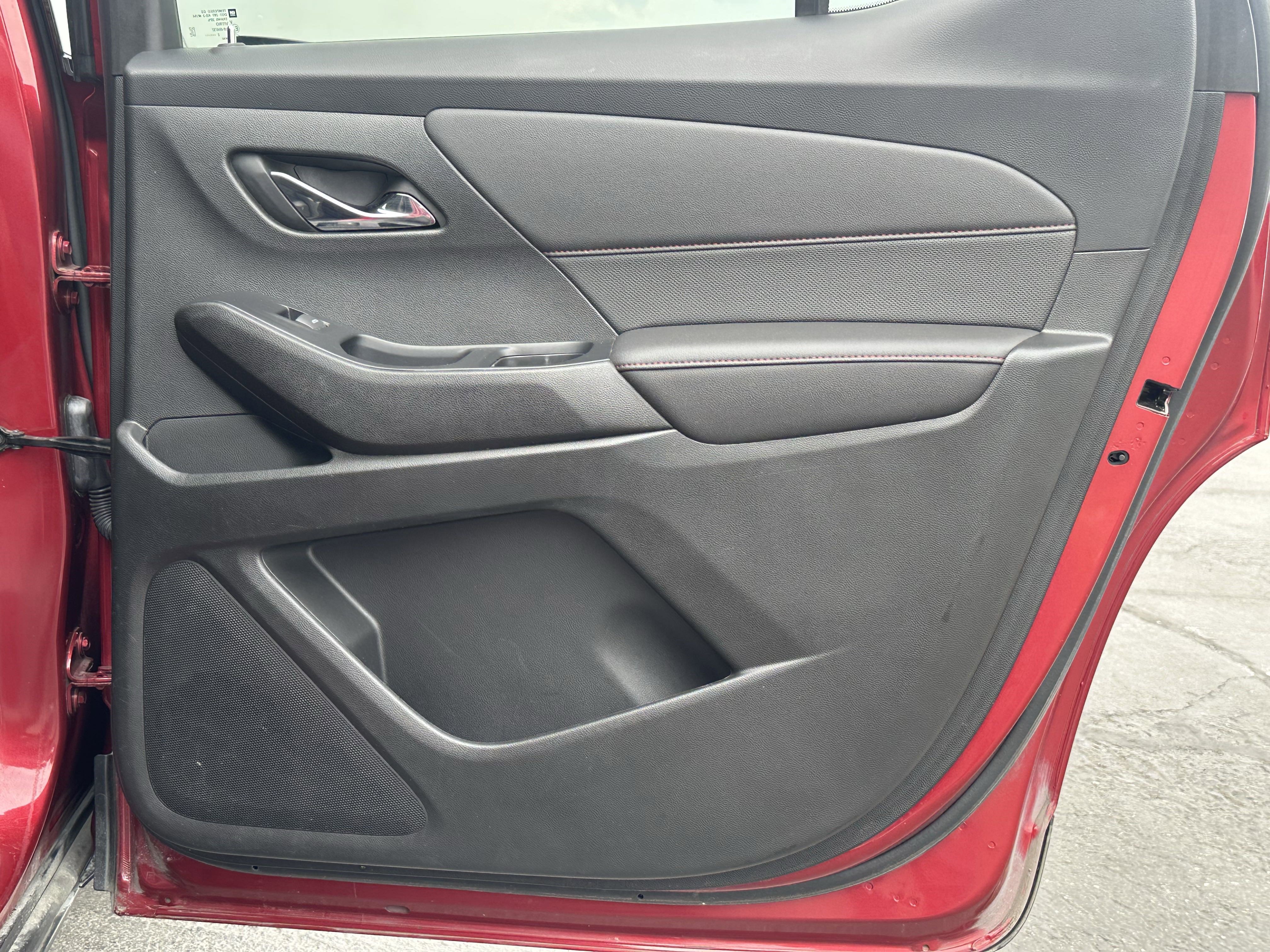 Used 2023 Chevrolet Traverse RS image 14