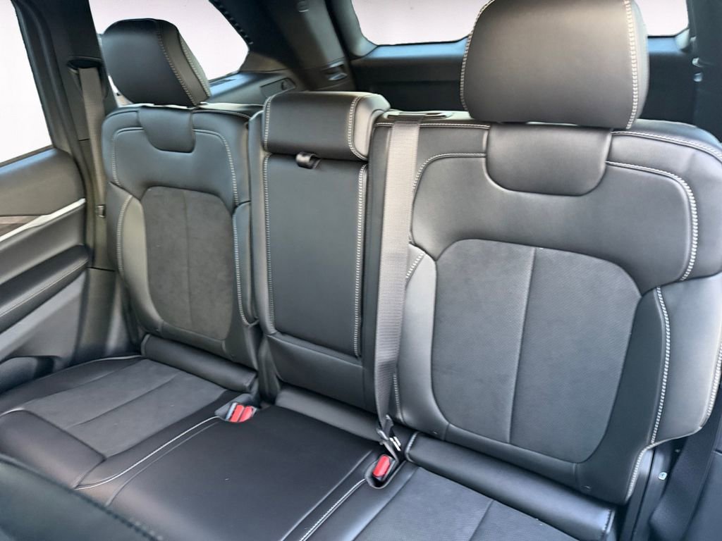 New 2026 Jeep Grand Cherokee Laredo image 13