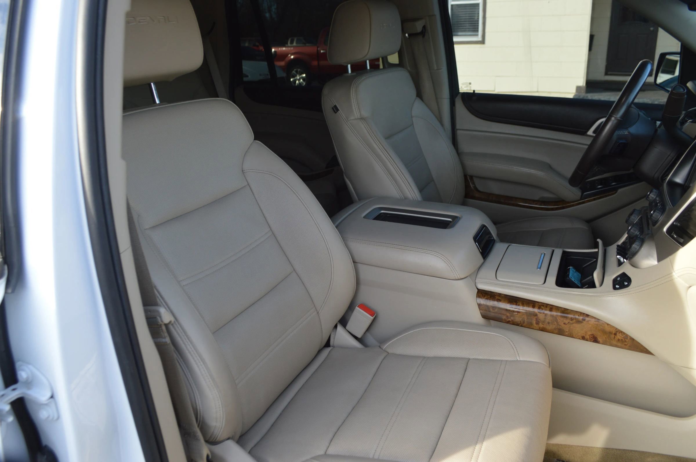 Used 2015 GMC Yukon Denali w/ Touring Package image 22