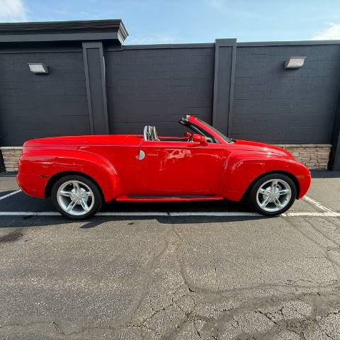 Used 2003 Chevrolet SSR w/ Preferred Equipment Group RWD image 6