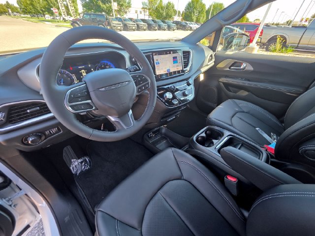New 2027 Chrysler Pacifica LX FWD image 17