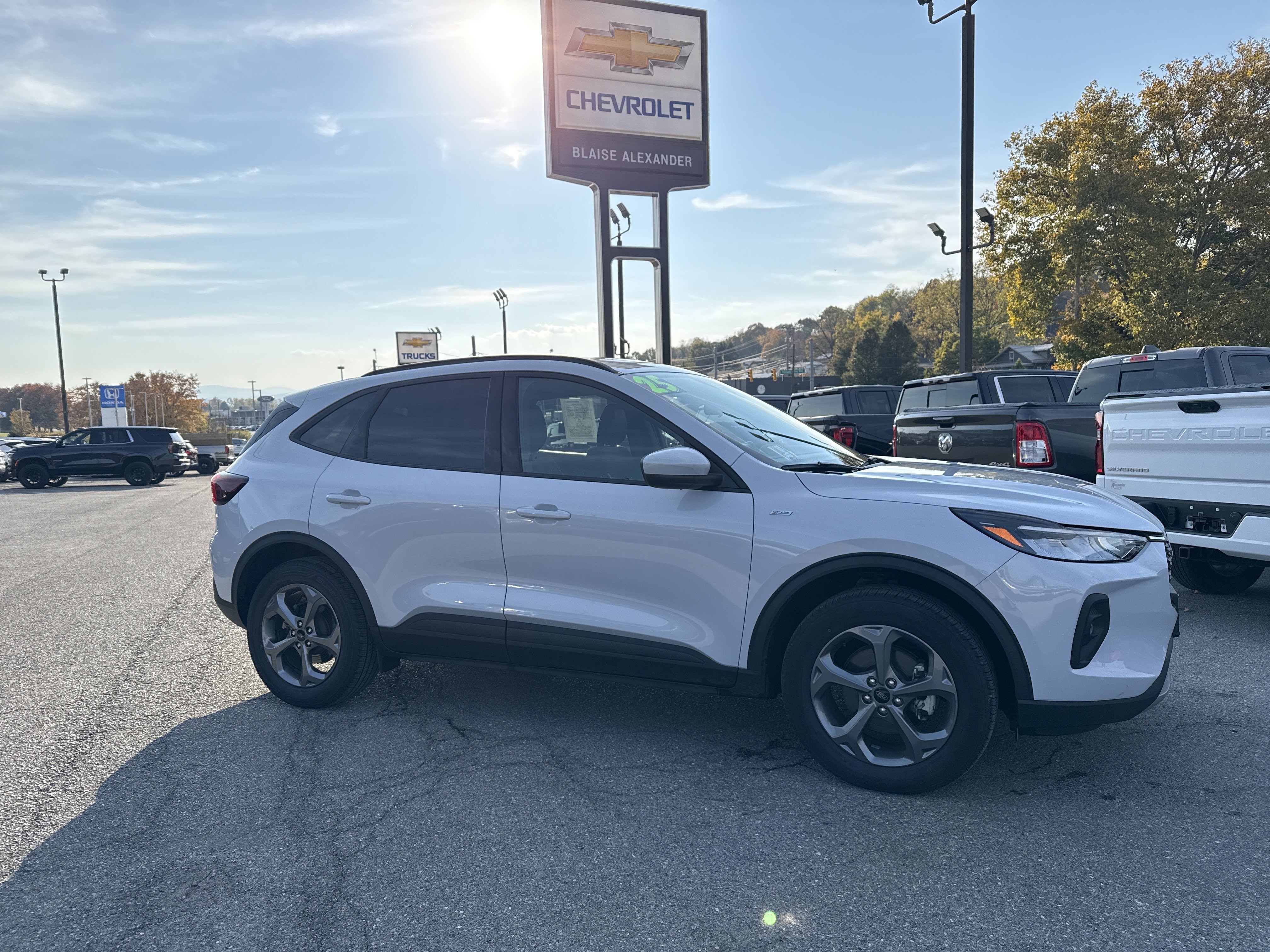 Used 2025 Ford Escape ST-Line Select AWD/4WD image 2