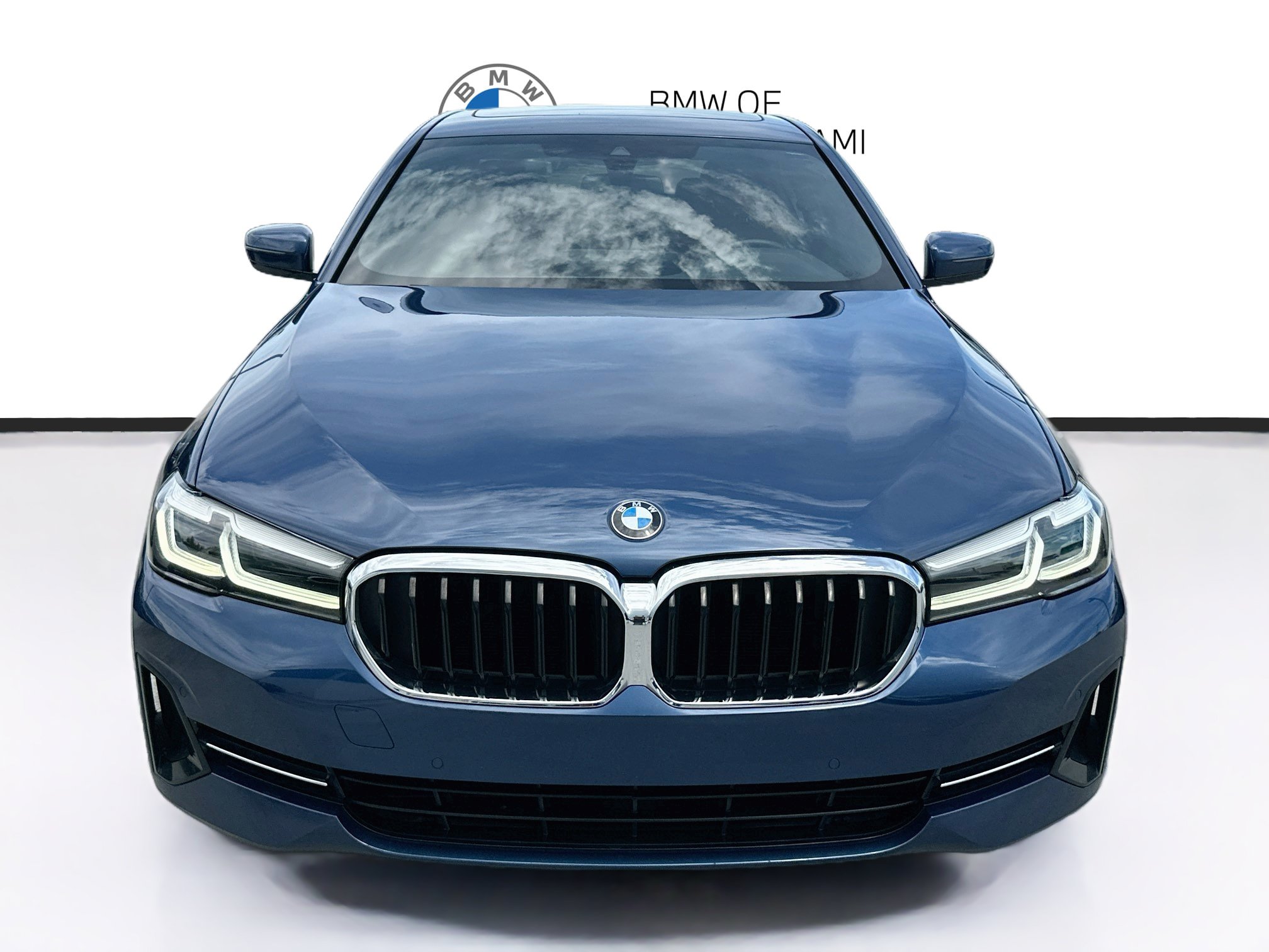Used 2023 BMW 530i w/ Convenience Package RWD image 2
