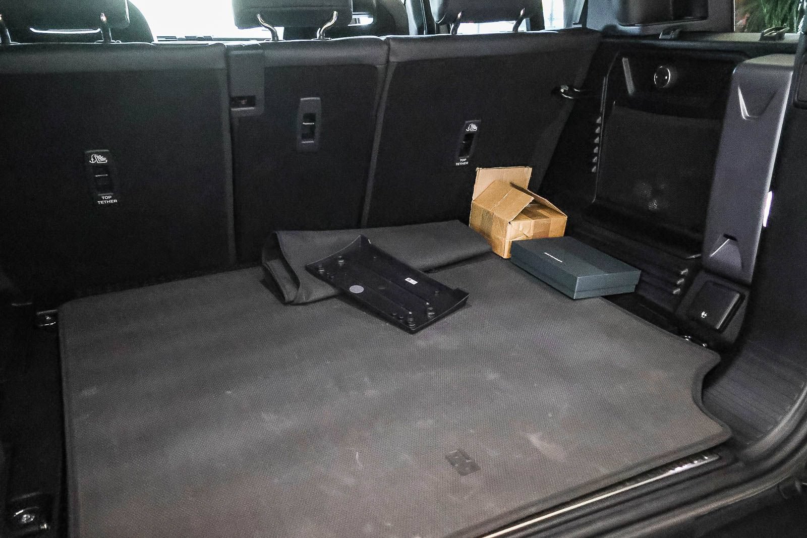 New 2026 Land Rover Defender 110 AWD/4WD image 19