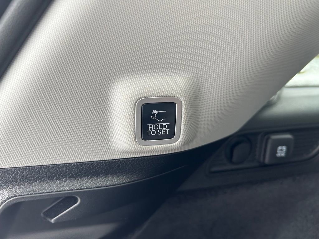 Certified 2023 Jeep Grand Cherokee Overland image 28