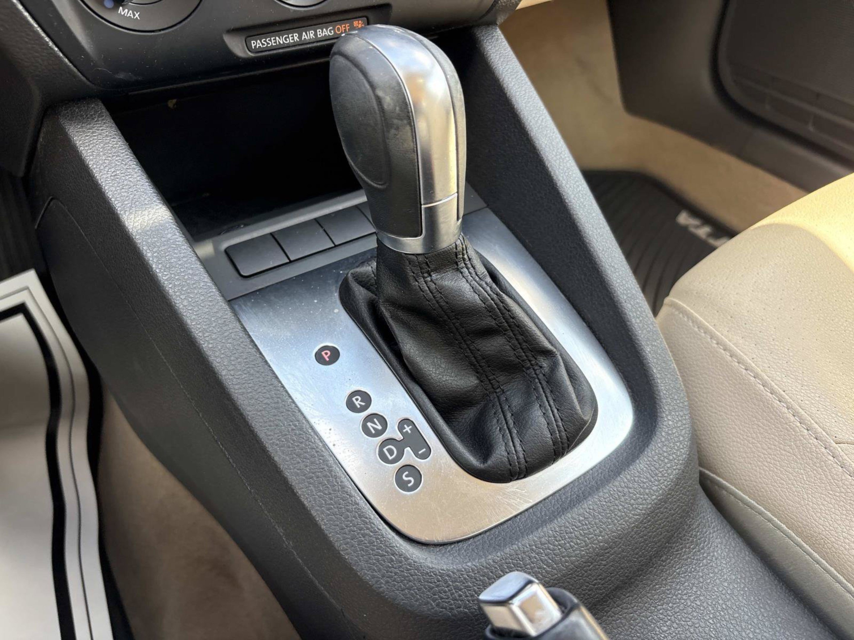 Used 2012 Volkswagen Jetta SE FWD image 28