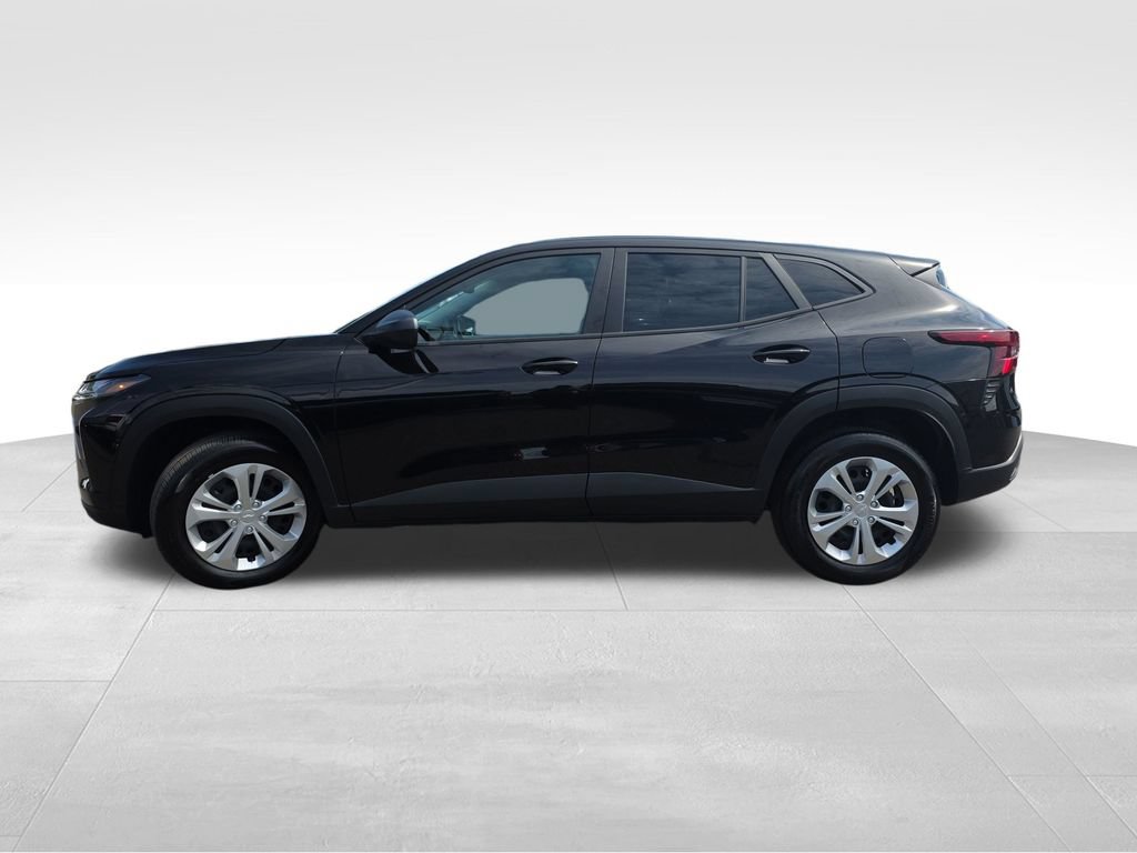 Used 2024 Chevrolet Trax LS w/ Driver Confidence Package FWD image 5