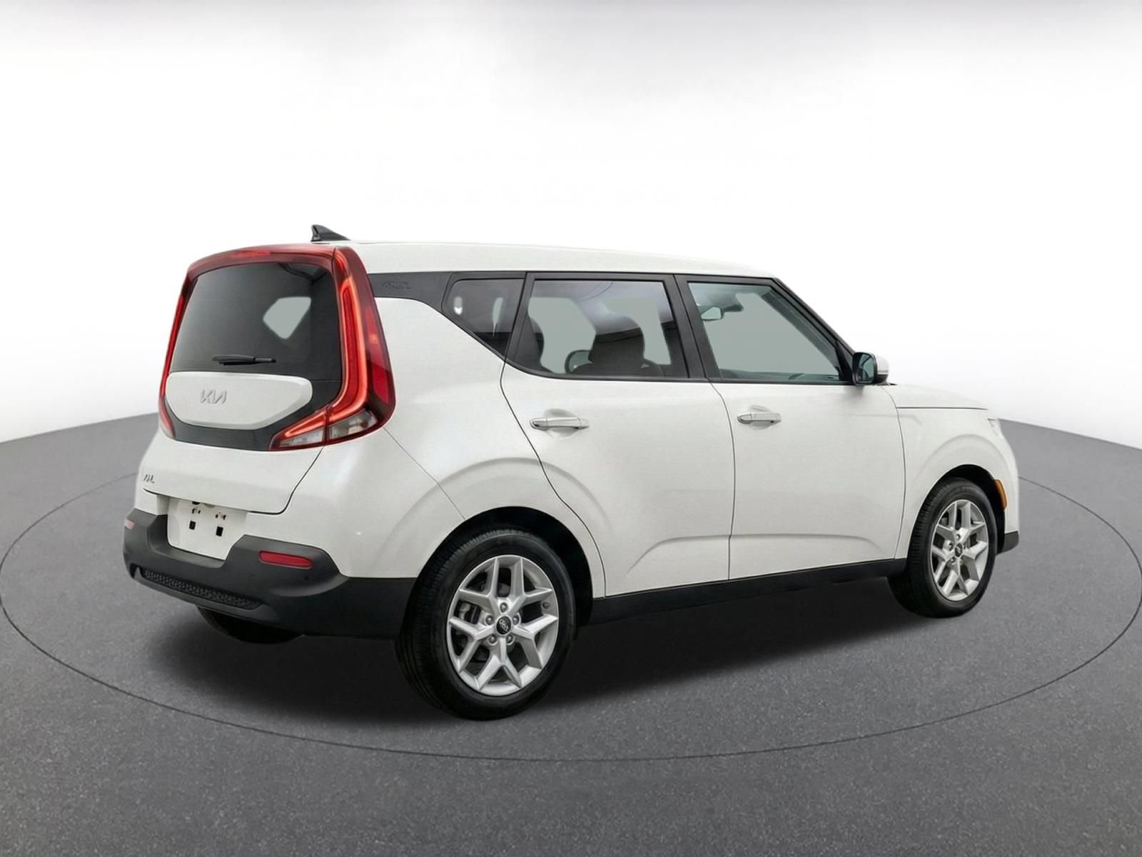 Used 2025 Kia Soul LX w/ LX Technology Package FWD image 10