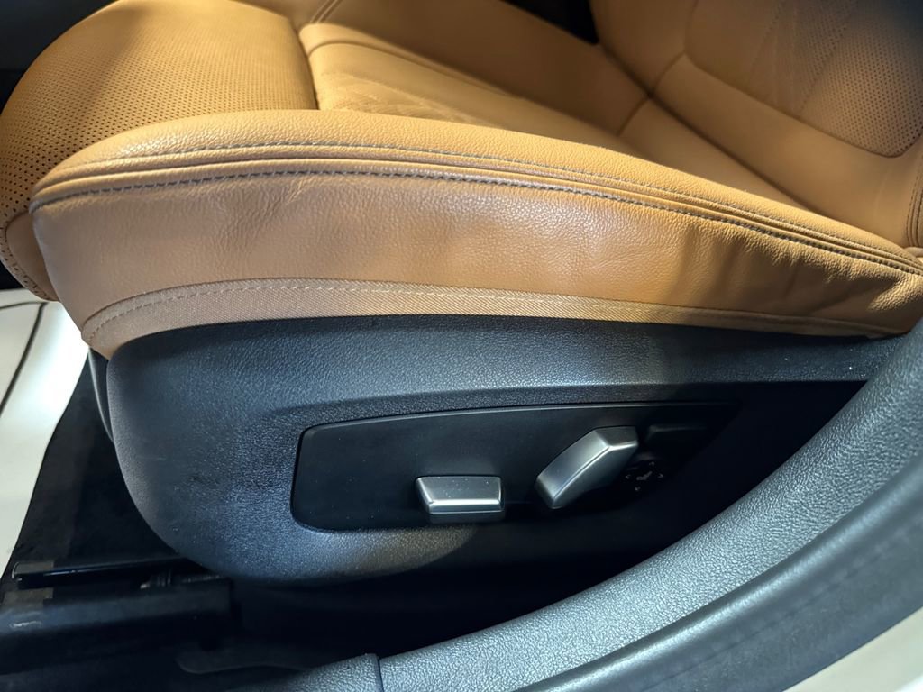 Used 2022 BMW 530i xDrive w/ Premium Package image 13