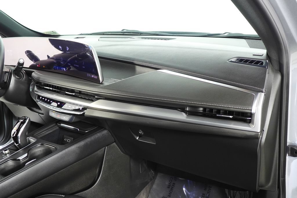 Used 2025 Cadillac XT4 Premium Luxury FWD image 14