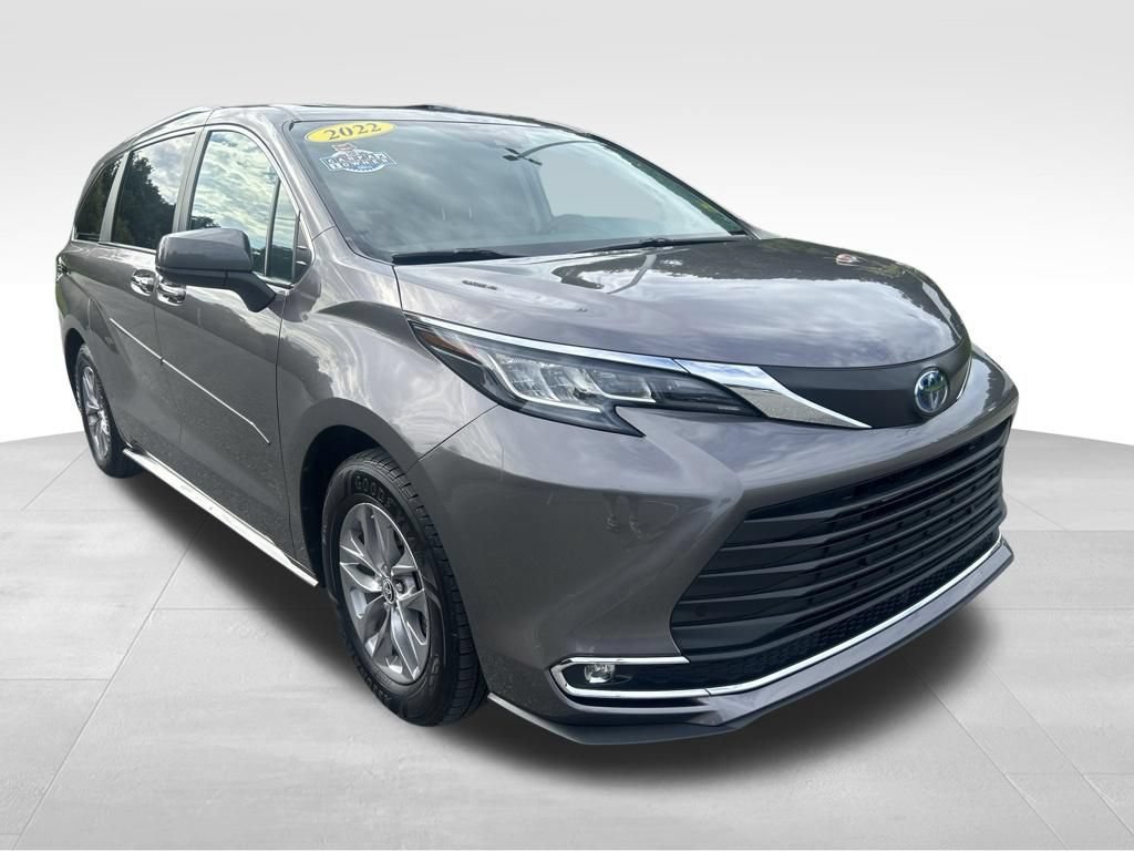Certified 2022 Toyota Sienna XLE w/ XLE Plus Package FWD image 7