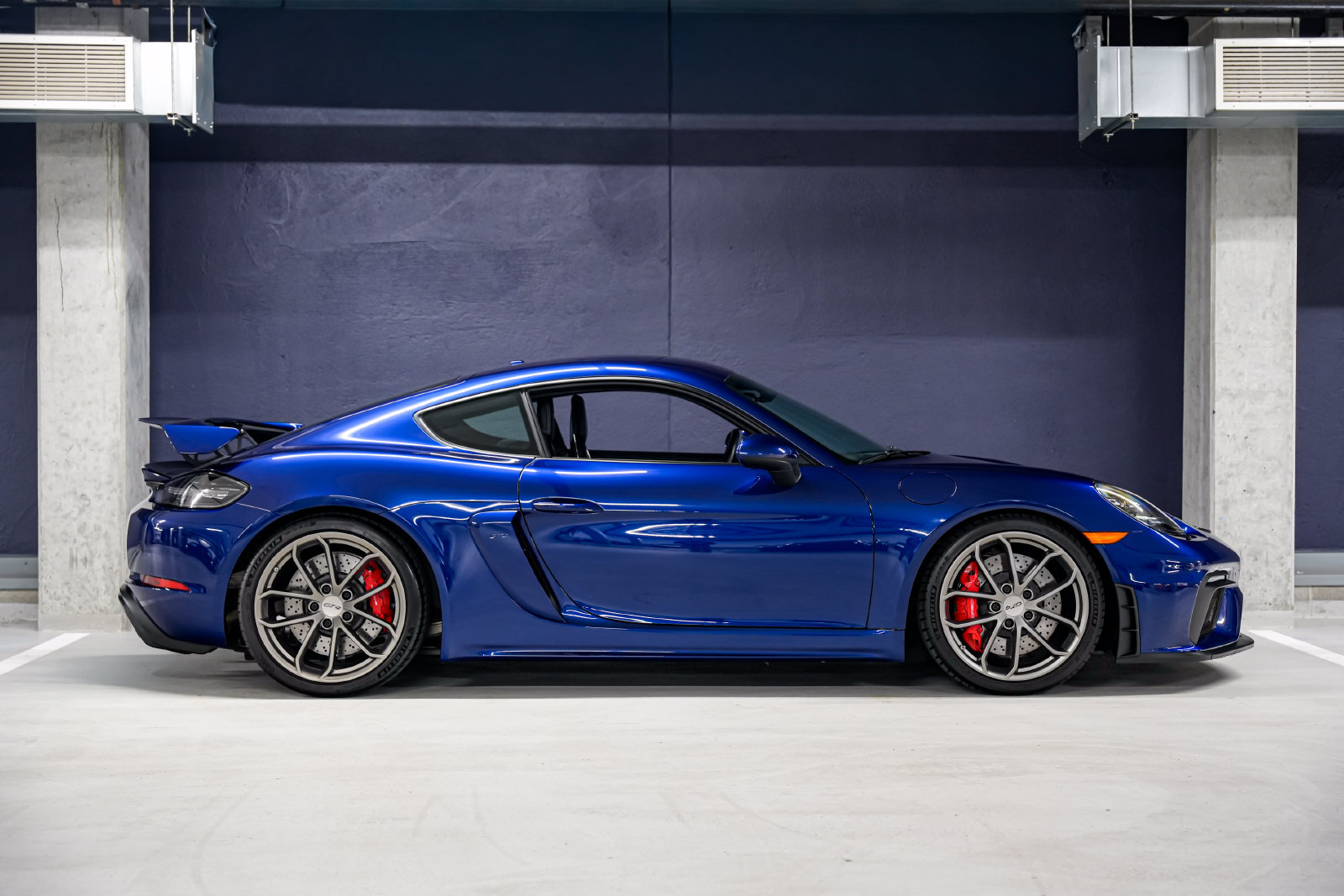 Used 2020 Porsche 718 Cayman GT4 RWD image 2