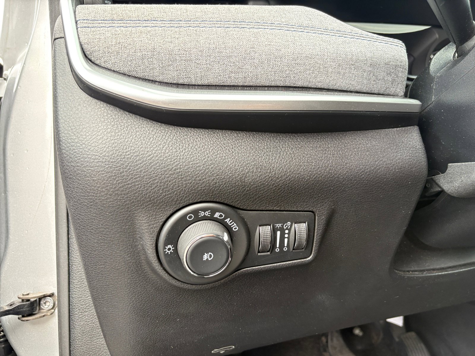 Used 2024 Jeep Compass Latitude AWD/4WD image 32