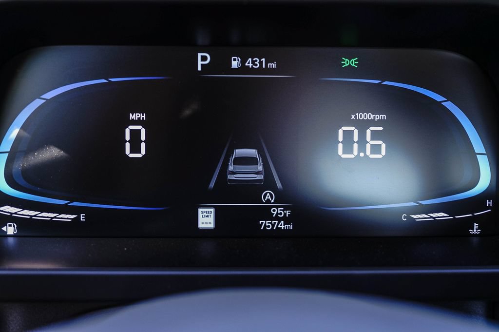 Used 2024 Hyundai Elantra SE FWD image 21