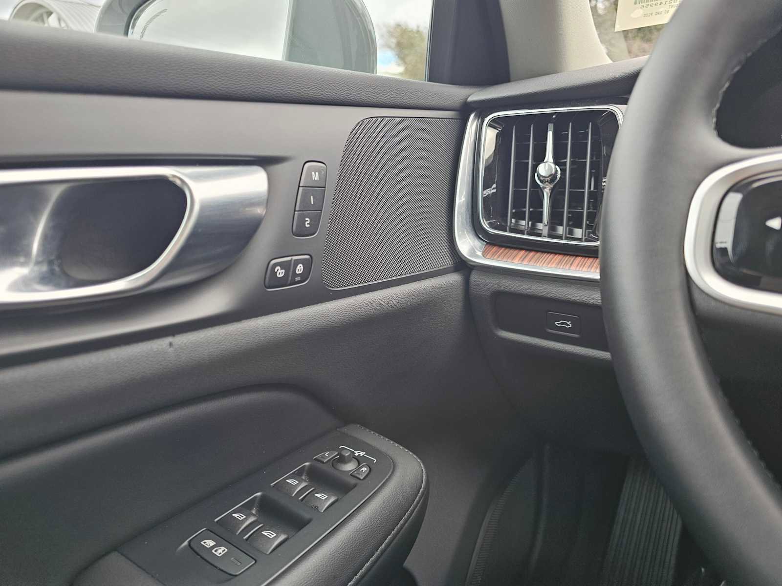 Certified 2025 Volvo V60 B5 Cross Country Plus image 33