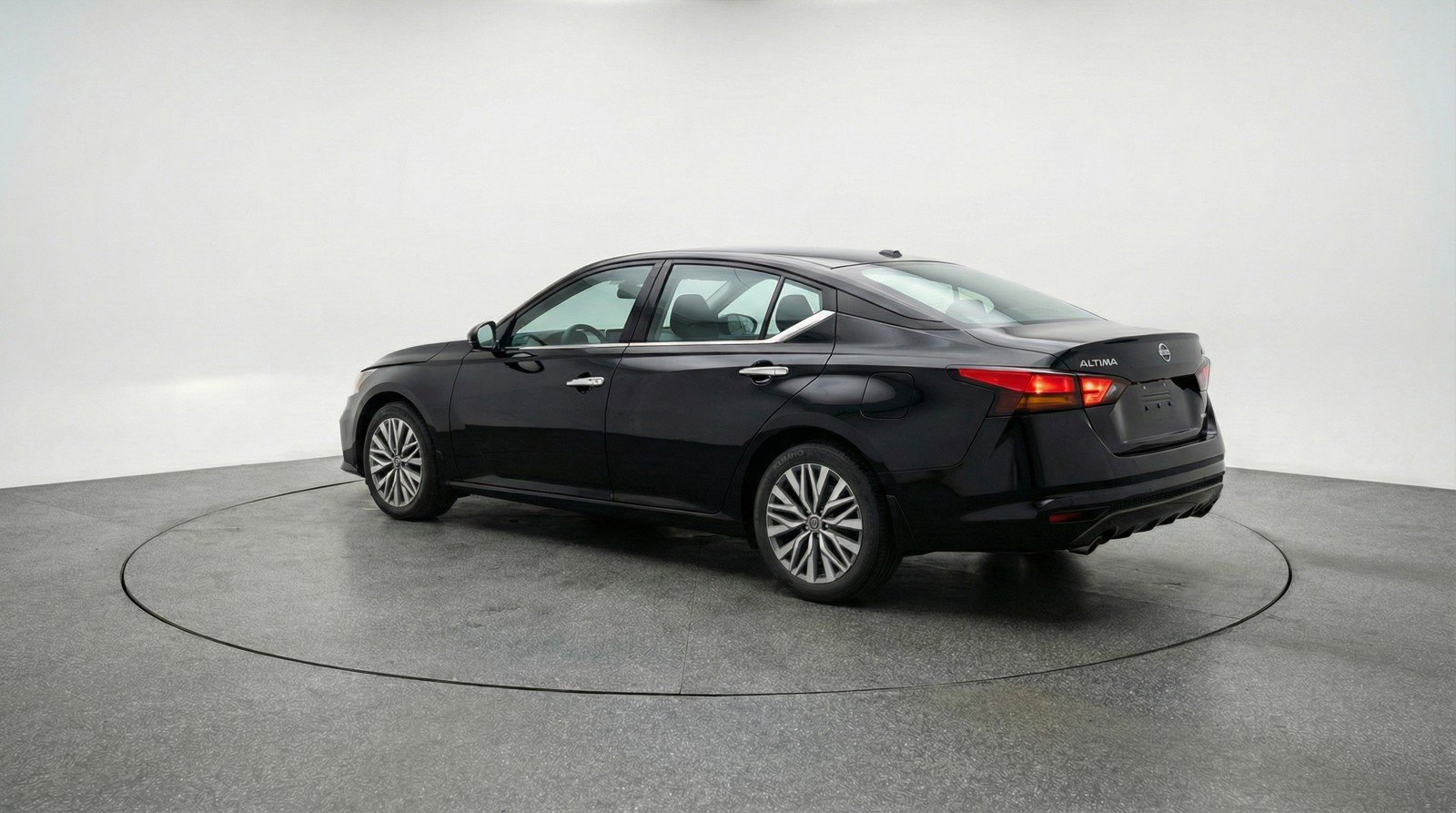 Used 2025 Nissan Altima 2.5 SV image 6