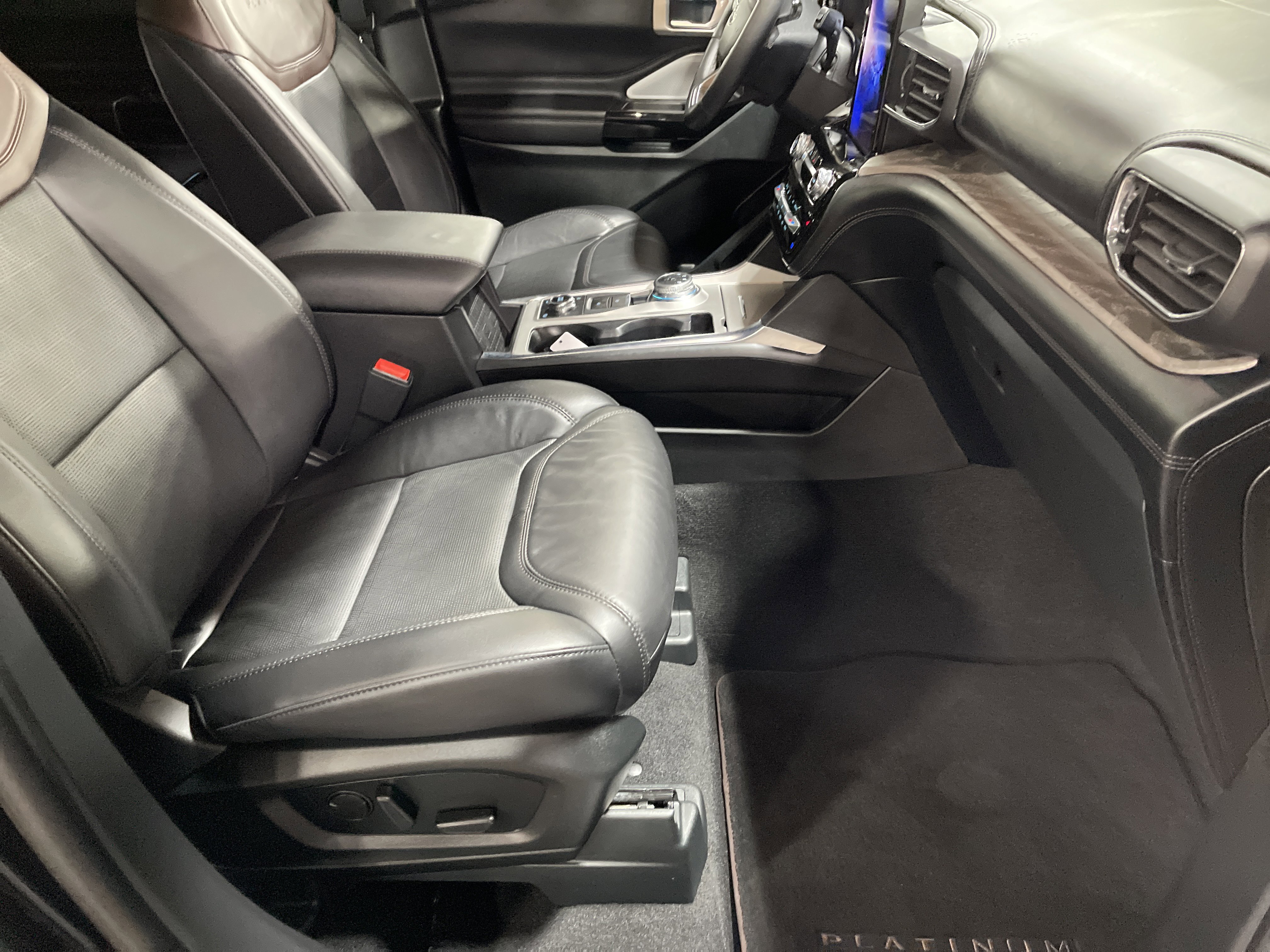 Used 2024 Ford Explorer Platinum w/ Technology Package image 16