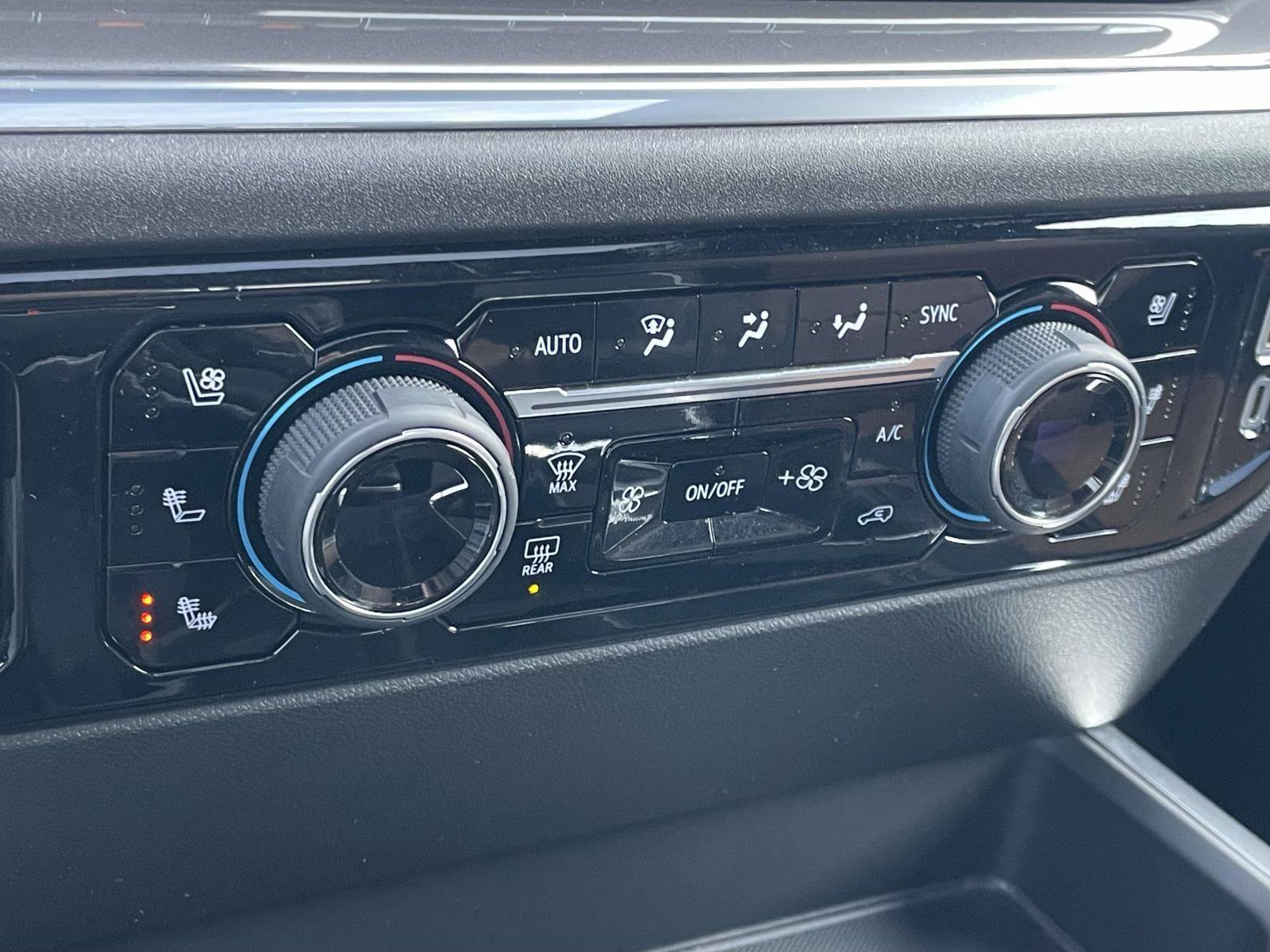 Used 2024 Chevrolet Silverado 1500 High Country w/ Technology Package image 11