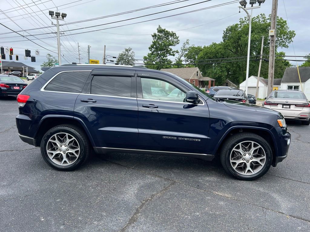 Used 2018 Jeep Grand Cherokee Limited AWD/4WD image 5