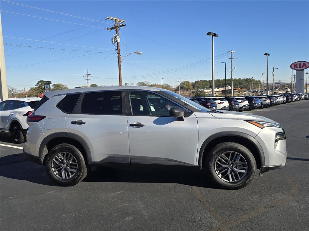 Used 2024 Nissan Rogue S video 2