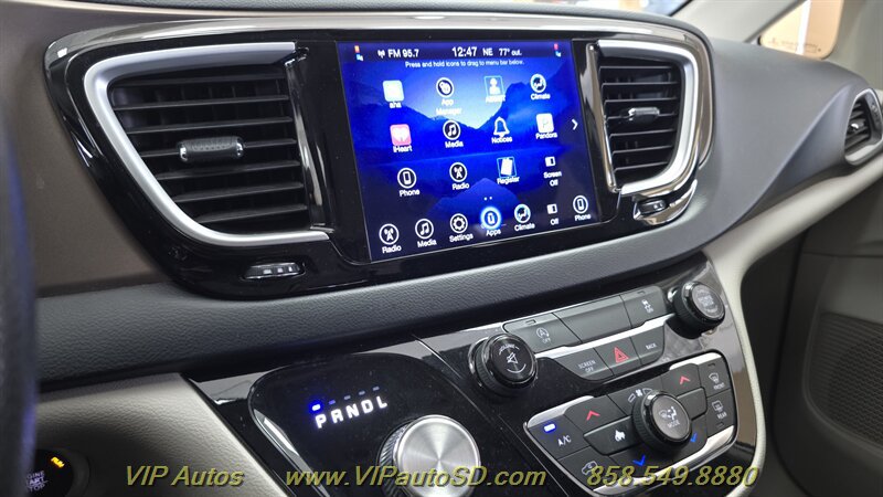 Used 2017 Chrysler Pacifica Touring FWD image 20