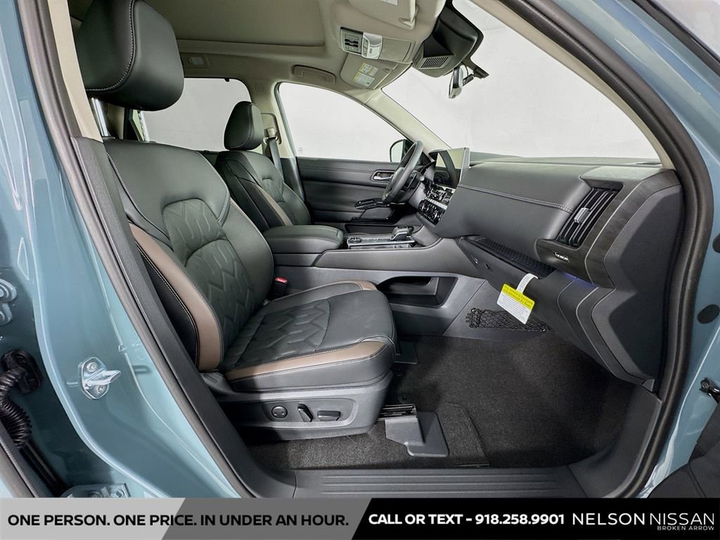 New 2026 Nissan Pathfinder Platinum image 30