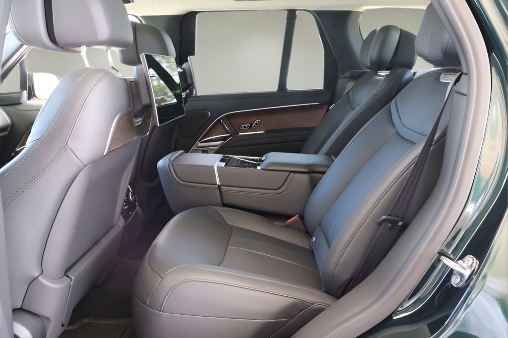 Used 2024 Land Rover Range Rover Autobiography image 12