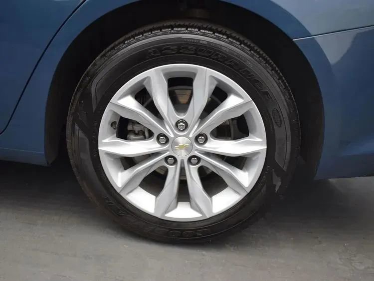 Used 2025 Chevrolet Malibu LT FWD image 35